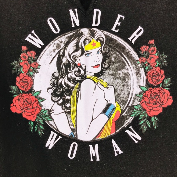 Wonder Woman | Black Lace Tank Top - Picture 3 of 4